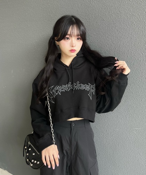 STRAY SHEEP（ストレイシープ）の「[STRAY SHEEP]ブレイクロゴクロップド丈パーカー（パーカー・レディース・ブラック/ホワイト・FREE）」の8枚目の写真