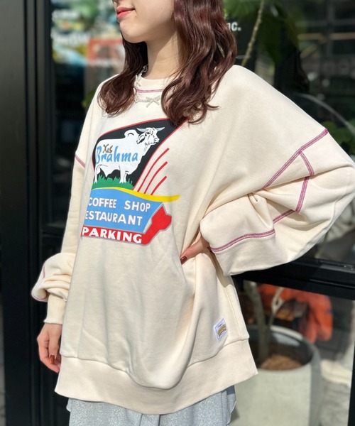 HELLO.SANFRANCISCO（ハローサンフランシスコ）の「【HELLO.SANFRANCISCO/ハローサンフランシスコ】コラボASS配色ステッチスウェット（スウェット・レディース・オフホワイト/ライトグレー/ピンク・FREE）」の2枚目の写真