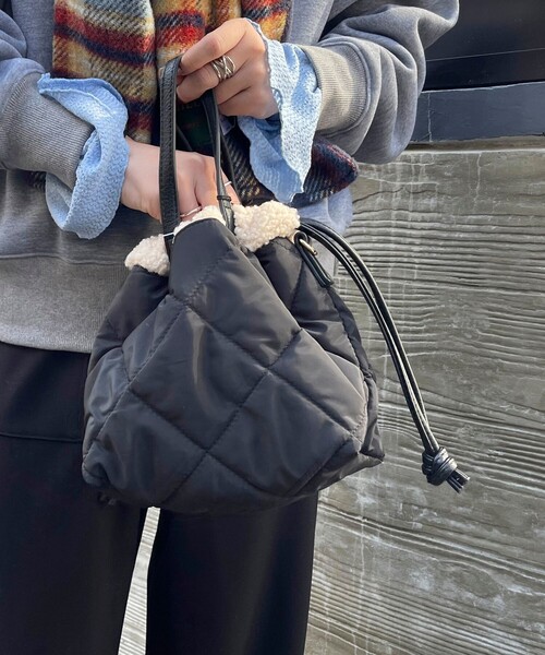CACHELLIE（カシェリエ）の「【Cachellie/カシェリエ】キルトボアリバーショルダートートバッグ（トートバッグ・レディース・ベージュ/ブラック・FREE）」の2枚目の写真