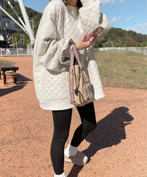 AMELY(エミリー)の「キルティングトップス(スウェット・レディース・ブラック/アイボリー/カーキ/ベージュ・フリー)」の7枚目の写真