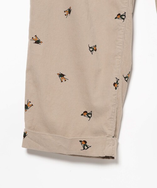 Clarks(クラークス)の「END. × Clarks ORIGINALS × BEAMS PLUS / 2 Pleats Trousers Ski Trek Man Print(チノパンツ・メンズ・ベージュ・LARGE/MEDIUM/SMALL)」の9枚目の写真