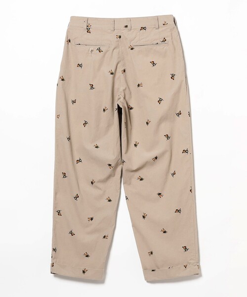 Clarks(クラークス)の「END. × Clarks ORIGINALS × BEAMS PLUS / 2 Pleats Trousers Ski Trek Man Print(チノパンツ・メンズ・ベージュ・LARGE/MEDIUM/SMALL)」の10枚目の写真