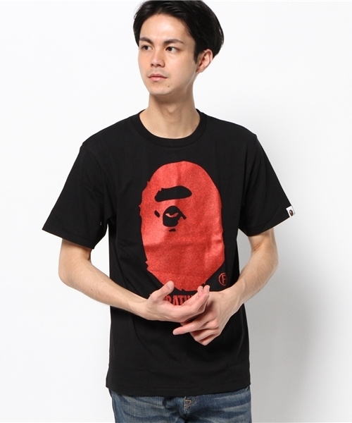 A BATHING APE（アベイシングエイプ）の「GLITTER BY BATHING TEE（Tシャツ/カットソー・メンズ・ホワイト×ブルー/ブラック×ゴールド/ブラック×ブルー/ブラック×シルバー/ホワイト×レッド/ホワイト×ゴールド/ブラック×レッド・X-LARGE/LARGE/MEDIUM/SMALL/XX-LARGE）」の4枚目の写真
