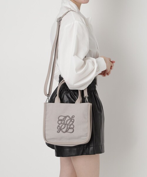 Ober Tashe(オーバータッシェ)の「ロゴ刺繍ミニトート(トートバッグ・レディース・ブラック/ブロンズ/アイボリー/グレー・FREE)」の21枚目の写真
