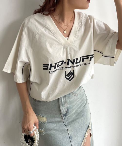 SHAGGIE（シャギー）の「オーバーサッカーユニフォームロゴナイロンTシャツ（Tシャツ/カットソー・レディース・チャコールグレー/ホワイト/グレー・FREE）」の2枚目の写真