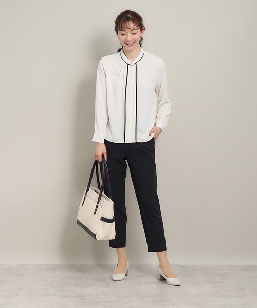 ITS'DEMO(イッツデモ)の「◆【オフィスに/さらりとした肌触り/ジャケット合わせもきまる】配色タックブラウス(シャツ/ブラウス・レディース・オフホワイト/サックスブルー/ブルー系その他・00)」の5枚目の写真