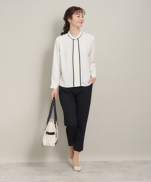 ITS'DEMO(イッツデモ)の「◆【オフィスに/さらりとした肌触り/ジャケット合わせもきまる】配色タックブラウス(シャツ/ブラウス・レディース・オフホワイト/サックスブルー/ブルー系その他・00)」の6枚目の写真