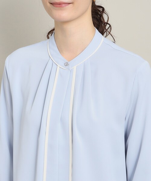 ITS'DEMO(イッツデモ)の「◆【オフィスに/さらりとした肌触り/ジャケット合わせもきまる】配色タックブラウス(シャツ/ブラウス・レディース・オフホワイト/サックスブルー/ブルー系その他・00)」の19枚目の写真