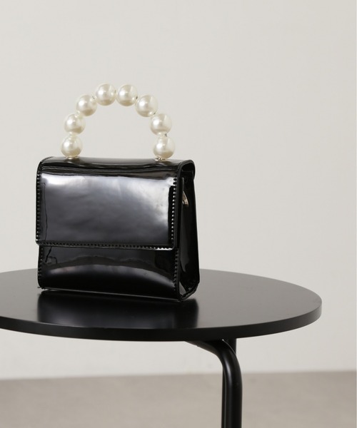 N.（N. Natural Beauty Basic）（エヌエヌナチュラルビューティーベーシック）の「◆パールハンドルミニショルダーバッグ（ショルダーバッグ・レディース・ベージュ/ブラック・ﾌﾘ-）」の2枚目の写真