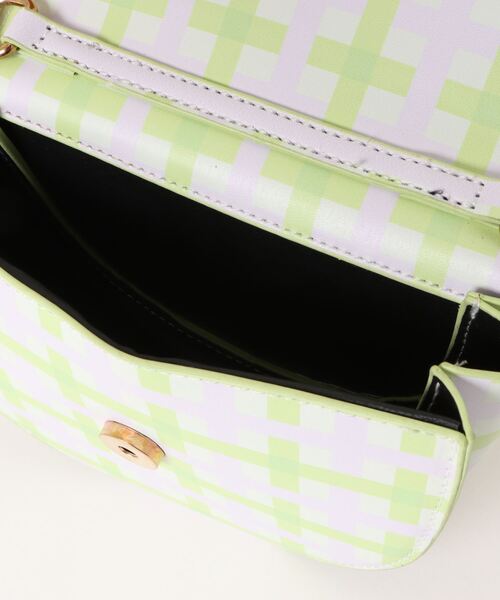 Pochi Pouch(ポチポーチ)の「Pochi Pouch/ハート チェック柄 ミニ チェーンショルダー(ショルダーバッグ・レディース・ホワイト×グリーン・FREE)」の4枚目の写真