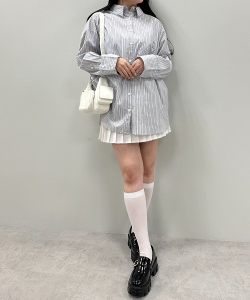 OLIVE des OLIVE(オリーブデオリーブ)の「カラフルストライプビッグシャツ 1041040080(シャツ/ブラウス・レディース・グレー/オフホワイト/サックスブルー/ピンク・FREE)」の6枚目の写真