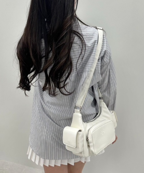 OLIVE des OLIVE(オリーブデオリーブ)の「カラフルストライプビッグシャツ 1041040080(シャツ/ブラウス・レディース・グレー/オフホワイト/サックスブルー/ピンク・FREE)」の11枚目の写真