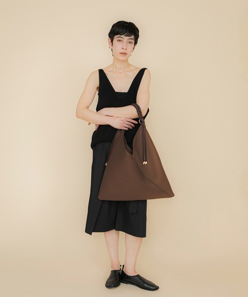 LE VERNIS(ル・ベルニ)の「LE VERNIS(ル・ベルニ)Paracord handle mesh bag(トートバッグ・レディース・イエロー/ネイビー/ベージュ/ブラウン/ブラック・FREE)」の21枚目の写真