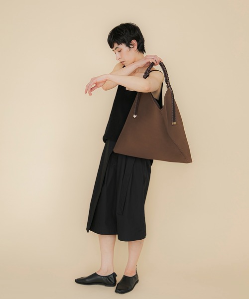 LE VERNIS(ル・ベルニ)の「LE VERNIS(ル・ベルニ)Paracord handle mesh bag(トートバッグ・レディース・イエロー/ネイビー/ベージュ/ブラウン/ブラック・FREE)」の22枚目の写真