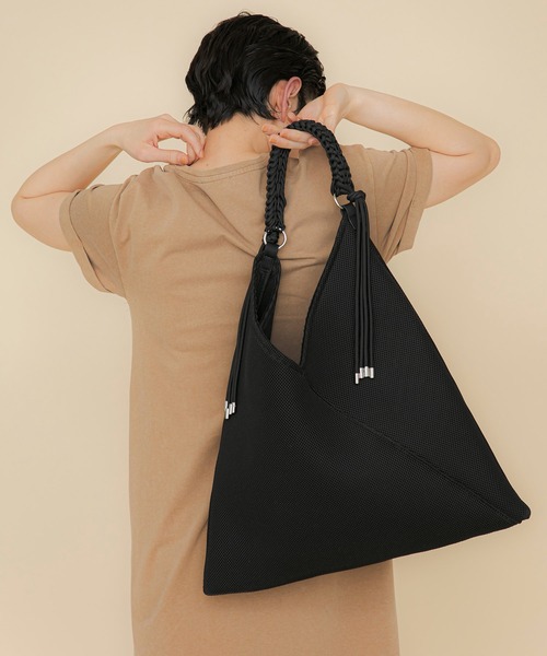 LE VERNIS(ル・ベルニ)の「LE VERNIS(ル・ベルニ)Paracord handle mesh bag(トートバッグ・レディース・イエロー/ネイビー/ベージュ/ブラウン/ブラック・FREE)」の17枚目の写真