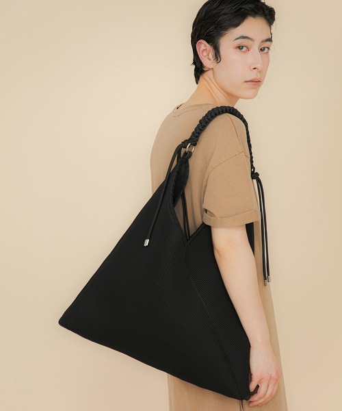 LE VERNIS(ル・ベルニ)の「LE VERNIS(ル・ベルニ)Paracord handle mesh bag(トートバッグ・レディース・イエロー/ネイビー/ベージュ/ブラウン/ブラック・FREE)」の15枚目の写真