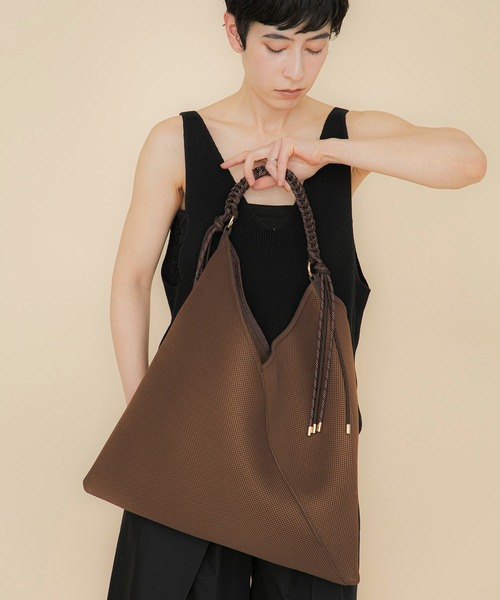 LE VERNIS(ル・ベルニ)の「LE VERNIS(ル・ベルニ)Paracord handle mesh bag(トートバッグ・レディース・イエロー/ネイビー/ベージュ/ブラウン/ブラック・FREE)」の19枚目の写真