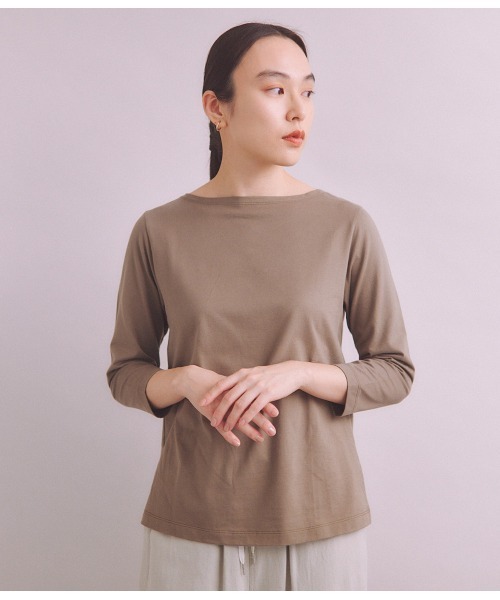 SIPULI（シプリ）の「［Elama］Organic Cotton Cross Jersey ボートネックプルオーバー（Tシャツ/カットソー・レディース・カーキ/ライトグレー・3/2）」の2枚目の写真