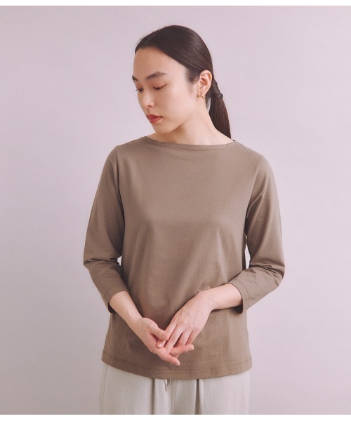 SIPULI（シプリ）の「［Elama］Organic Cotton Cross Jersey ボートネックプルオーバー（Tシャツ/カットソー・レディース・カーキ/ライトグレー・3/2）」の4枚目の写真