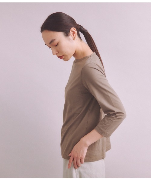 SIPULI（シプリ）の「［Elama］Organic Cotton Cross Jersey ボートネックプルオーバー（Tシャツ/カットソー・レディース・カーキ/ライトグレー・3/2）」の5枚目の写真