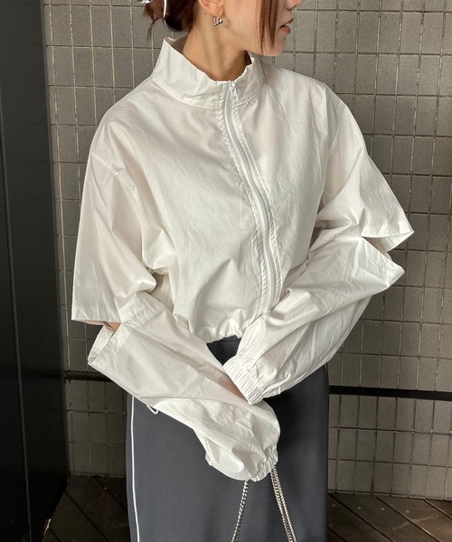 ISOOK(アイスー)の「【ISOOK / アイスー】カットアウトジップブルゾン / 肌見せ カットアウトデザイン ジップアップブルゾン(ブルゾン・レディース・ブラック/ホワイト・FREE)」の2枚目の写真