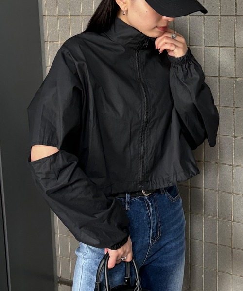 ISOOK(アイスー)の「【ISOOK / アイスー】カットアウトジップブルゾン / 肌見せ カットアウトデザイン ジップアップブルゾン(ブルゾン・レディース・ブラック/ホワイト・FREE)」の1枚目の写真