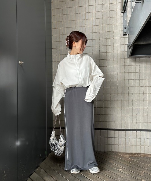 ISOOK(アイスー)の「【ISOOK / アイスー】カットアウトジップブルゾン / 肌見せ カットアウトデザイン ジップアップブルゾン(ブルゾン・レディース・ブラック/ホワイト・FREE)」の13枚目の写真