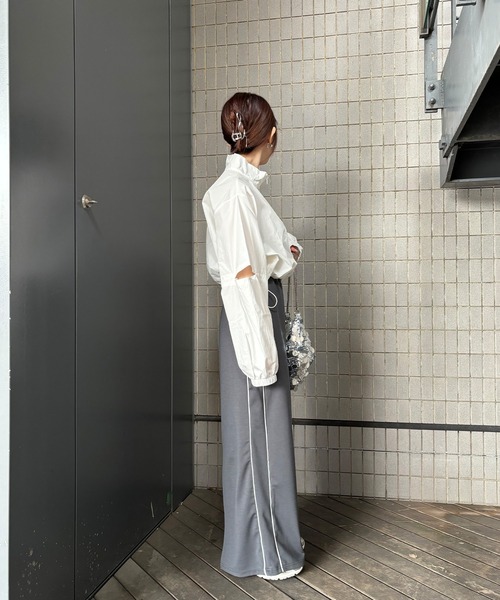 ISOOK(アイスー)の「【ISOOK / アイスー】カットアウトジップブルゾン / 肌見せ カットアウトデザイン ジップアップブルゾン(ブルゾン・レディース・ブラック/ホワイト・FREE)」の14枚目の写真