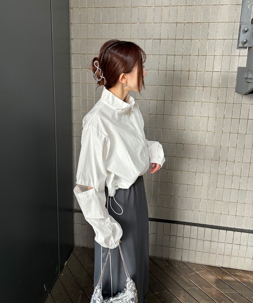 ISOOK(アイスー)の「【ISOOK / アイスー】カットアウトジップブルゾン / 肌見せ カットアウトデザイン ジップアップブルゾン(ブルゾン・レディース・ブラック/ホワイト・FREE)」の9枚目の写真