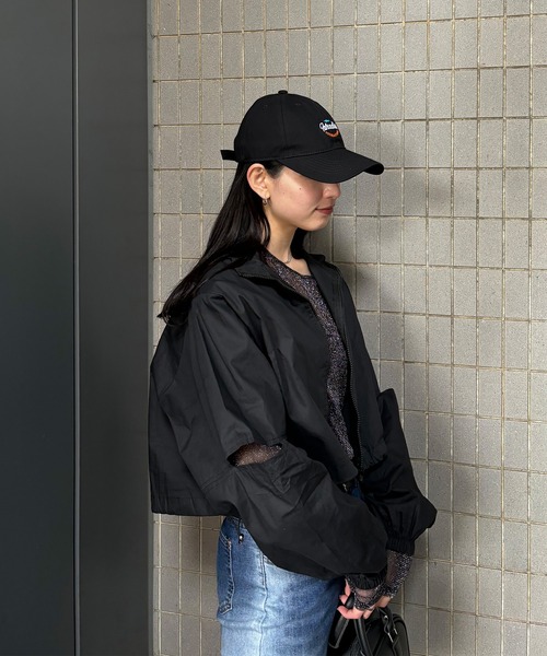 ISOOK(アイスー)の「【ISOOK / アイスー】カットアウトジップブルゾン / 肌見せ カットアウトデザイン ジップアップブルゾン(ブルゾン・レディース・ブラック/ホワイト・FREE)」の4枚目の写真