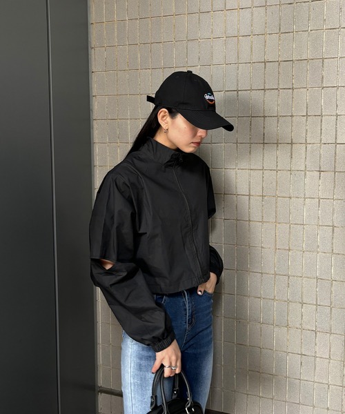 ISOOK(アイスー)の「【ISOOK / アイスー】カットアウトジップブルゾン / 肌見せ カットアウトデザイン ジップアップブルゾン(ブルゾン・レディース・ブラック/ホワイト・FREE)」の5枚目の写真