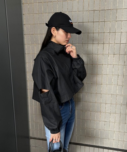 ISOOK(アイスー)の「【ISOOK / アイスー】カットアウトジップブルゾン / 肌見せ カットアウトデザイン ジップアップブルゾン(ブルゾン・レディース・ブラック/ホワイト・FREE)」の6枚目の写真