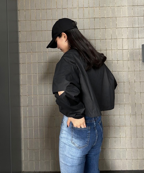 ISOOK(アイスー)の「【ISOOK / アイスー】カットアウトジップブルゾン / 肌見せ カットアウトデザイン ジップアップブルゾン(ブルゾン・レディース・ブラック/ホワイト・FREE)」の7枚目の写真
