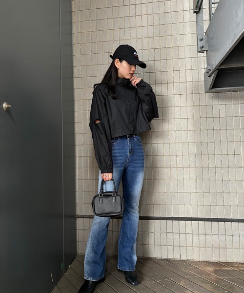 ISOOK(アイスー)の「【ISOOK / アイスー】カットアウトジップブルゾン / 肌見せ カットアウトデザイン ジップアップブルゾン(ブルゾン・レディース・ブラック/ホワイト・FREE)」の10枚目の写真