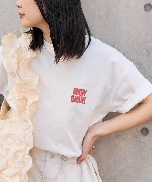PUBLUX(パブリュクス)の「MARY QUANT × PUBLUX/マリークワント 花柄発泡プリントロゴTシャツ 限定展開(Tシャツ/カットソー・レディース・ネイビー/ホワイト/ブラック/オフホワイト・フリ-)」の2枚目の写真