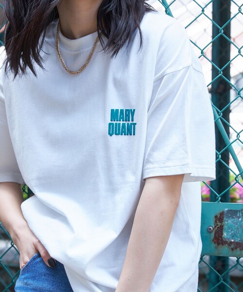 PUBLUX(パブリュクス)の「MARY QUANT × PUBLUX/マリークワント 花柄発泡プリントロゴTシャツ 限定展開(Tシャツ/カットソー・レディース・ネイビー/ホワイト/ブラック/オフホワイト・フリ-)」の3枚目の写真