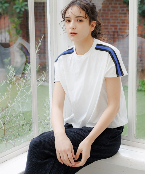 LAKOLE（ラコレ）の「袖ラインTEE / 115151（Tシャツ/カットソー・レディース・ブラック/ネイビー/オフホワイト・SMALL/MEDIUM）」の8枚目の写真