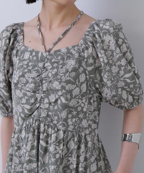 N.（N. Natural Beauty Basic）（エヌエヌナチュラルビューティーベーシック）の「◆ホルターネックプリントワンピース《S Size Line》（ワンピース・レディース・ブラウン系その他/ブラック系その他/グリーン系その他・SMALL/MEDIUM）」の6枚目の写真