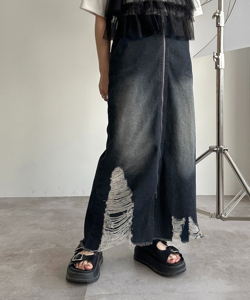 apres jour mignon（アプレジュールミニョン）の「オーバーダイダメージジップデニムスカート【ZOZOTOWN限定アイテム】（デニムスカート・レディース・ネイビー/インディゴブルー/ブラック系その他・SMALL/X-LARGE/MEDIUM）」の2枚目の写真