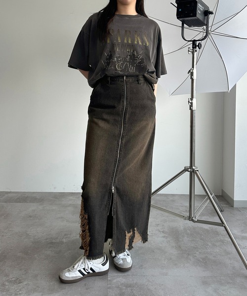 apres jour mignon（アプレジュールミニョン）の「オーバーダイダメージジップデニムスカート【ZOZOTOWN限定アイテム】（デニムスカート・レディース・ネイビー/インディゴブルー/ブラック系その他・SMALL/X-LARGE/MEDIUM）」の5枚目の写真