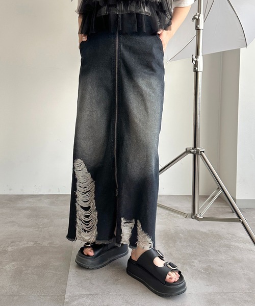 apres jour mignon（アプレジュールミニョン）の「オーバーダイダメージジップデニムスカート【ZOZOTOWN限定アイテム】（デニムスカート・レディース・ネイビー/インディゴブルー/ブラック系その他・SMALL/X-LARGE/MEDIUM）」の4枚目の写真