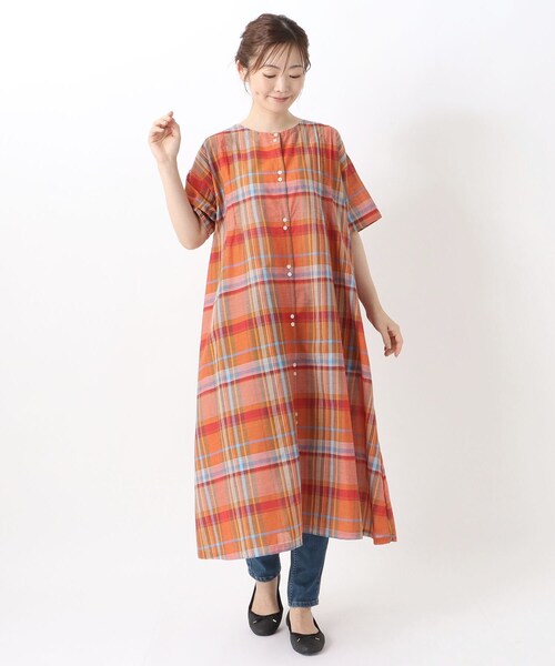 one'sterrace(ワンズテラス)の「チェック柄 前開きワンピース(ワンピース・レディース・グリーン系その他6/ネイビー系5/オレンジ系その他5・02)」の9枚目の写真