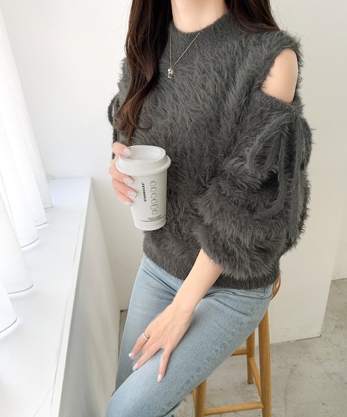 mily bilet(ミウィビレット)の「【mily bilet】冬も、ちらっと女性らしい肌見せ。肩スリットシャギーニットプルオーバー(ニット/セーター・レディース・チャコールグレー/ピンクベージュ/アイボリー/グレイッシュブルー・X-LARGE/LARGE/MEDIUM/SMALL)」の11枚目の写真