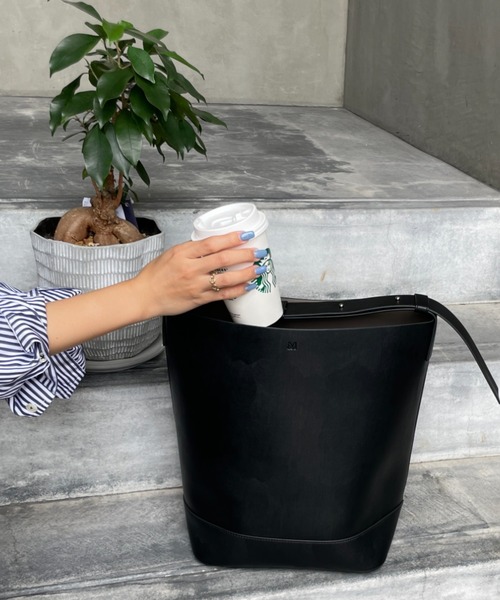 ＆MyuQ（アンドミューク）の「[&MyuQ/アンドミューク] 別注 JUNO バケツ型トートバッグ（ショルダーバッグ・レディース・ブラック・ONE SIZE）」の5枚目の写真