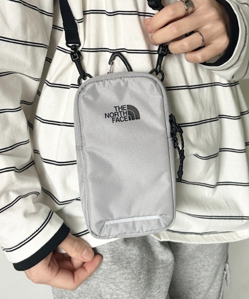 THE NORTH FACE（ザノースフェイス）の「国内未発売 THE NORTH FACE(ザ・ノースフェイス)/4WAY カラビナ付 ミニマルチポーチ ショルダー スマホショルダー 財布 ポーチ サコッシュ トレッキングポーチ/MULTI TREKKING POUCH（ショルダーバッグ・レディース・グリーン/レッド/ブラック/ブルー/イエロー/サンドベージュ/グレー・FREE）」の2枚目の写真
