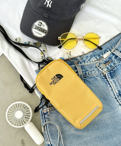 THE NORTH FACE（ザノースフェイス）の「国内未発売 THE NORTH FACE(ザ・ノースフェイス)/4WAY カラビナ付 ミニマルチポーチ ショルダー スマホショルダー 財布 ポーチ サコッシュ トレッキングポーチ/MULTI TREKKING POUCH（ショルダーバッグ・レディース・グリーン/レッド/ブラック/ブルー/イエロー/サンドベージュ/グレー・FREE）」の6枚目の写真