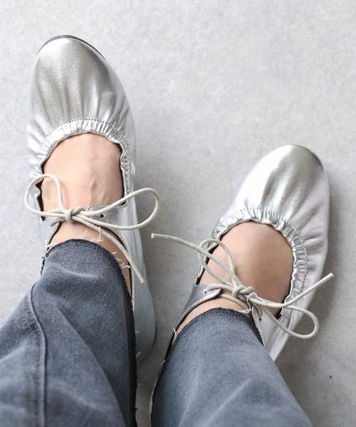 cepo（セポ）の「〈軽量〉リボンギャザー・ラウンドトゥフラットバレエシューズ（バレエシューズ・レディース・ブラック/シルバー・M/L）」の3枚目の写真