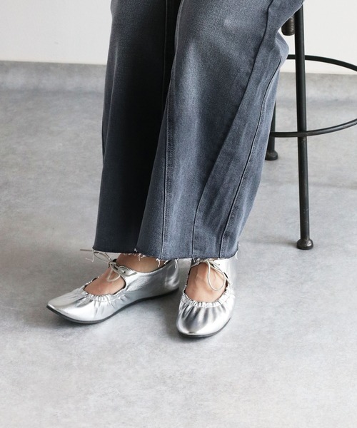 cepo（セポ）の「〈軽量〉リボンギャザー・ラウンドトゥフラットバレエシューズ（バレエシューズ・レディース・ブラック/シルバー・M/L）」の4枚目の写真