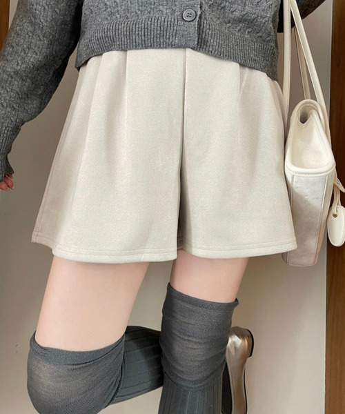 Ada.(エイダ)の「スエードライク ベーシックハーフパンツ(その他パンツ・レディース・ブラウン/チャコール/ブラック/グレー系その他・FREE)」の1枚目の写真