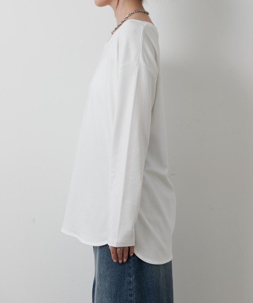 COLONY 2139(コロニートゥーワンスリーナイン)の「スマート裾ラウンド長袖Tシャツ(Tシャツ/カットソー・レディース・チャコールグレー/ホワイト/ブラック・FREE)」の12枚目の写真